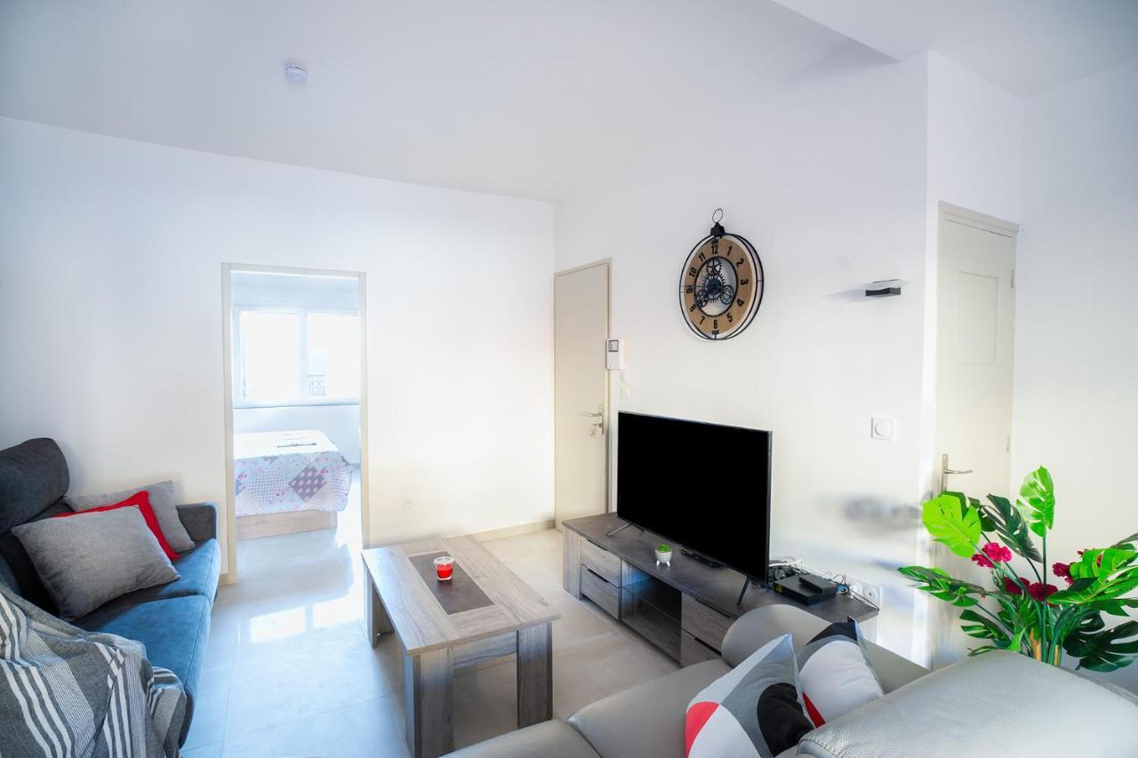 Superbe Appartement A 2 Pas Des Halles, Climatise, Terrasse, Garage ناربون المظهر الخارجي الصورة